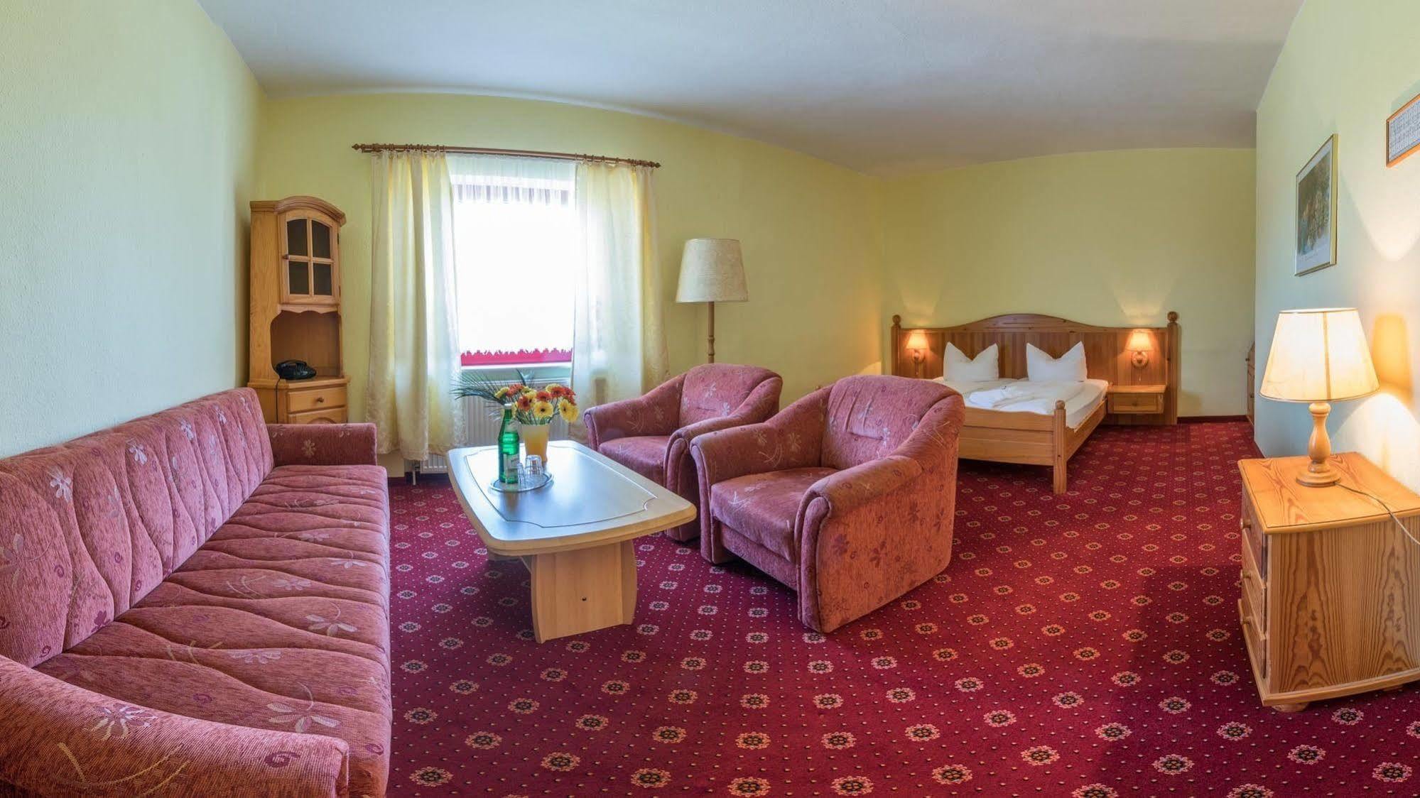 Hotel Am Gothensee ゼーバート・ヘリングスドルフ エクステリア 写真