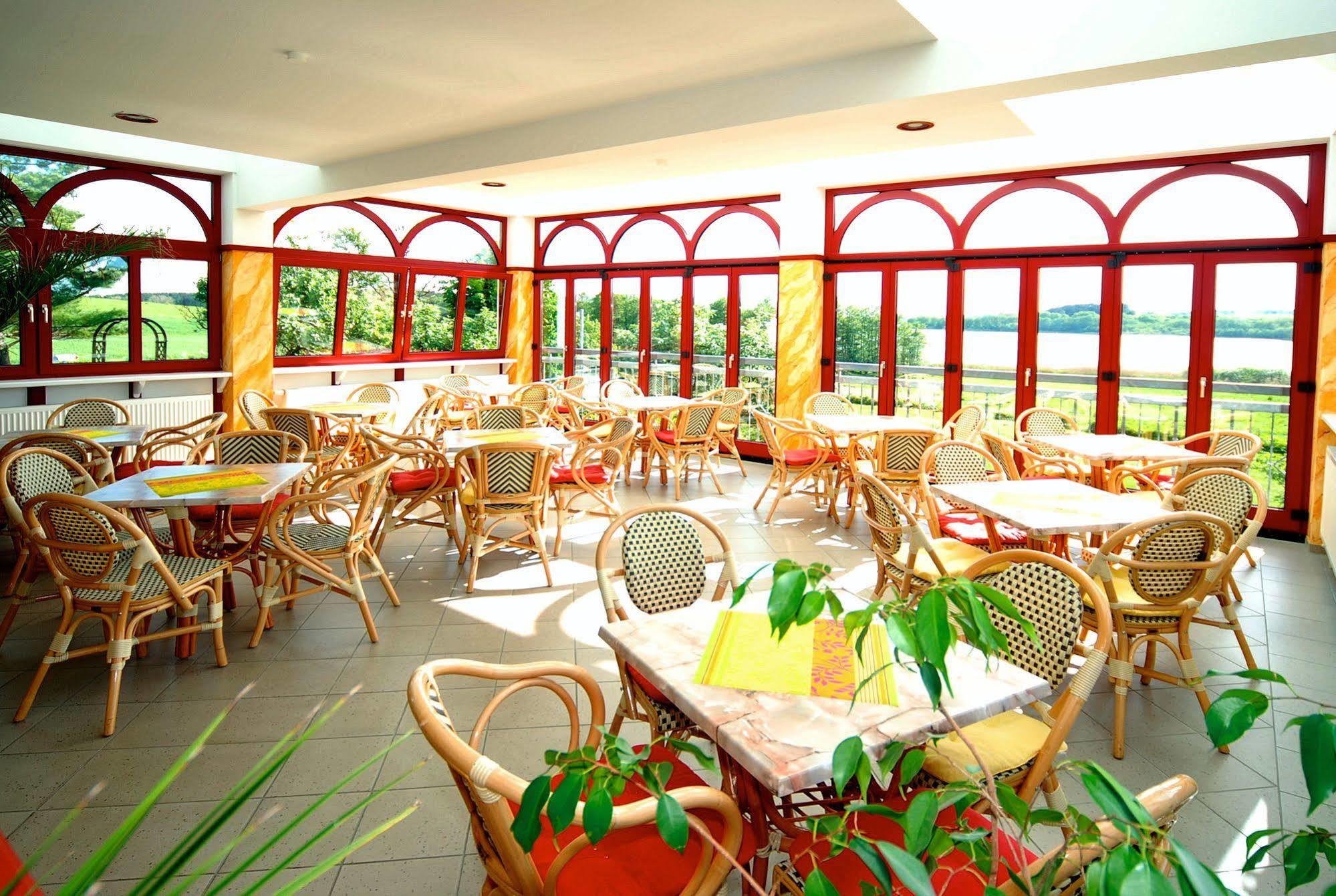 Hotel Am Gothensee ゼーバート・ヘリングスドルフ エクステリア 写真